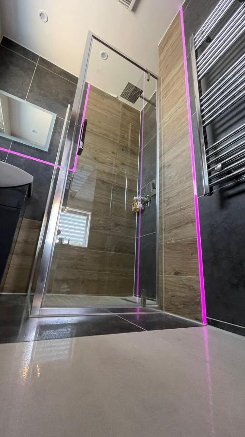 #4 Tgha Luxury One Bedroom Apartment In آثلون المظهر الخارجي الصورة
